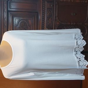 FASHION white, long sleeve tee. Laced hem. Size XL. NWOT.